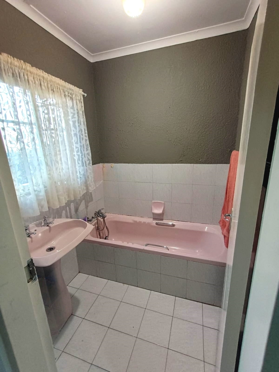 3 Bedroom Property for Sale in Safari Gardens North West